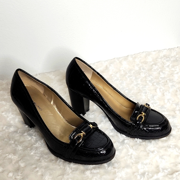 Bandalino Patten Leather Aligator Embossed Heels - Picture 5 of 16